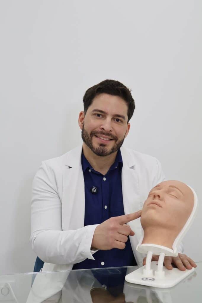 Adiós a la papada sin cirugía: Endolifting con lipoláser