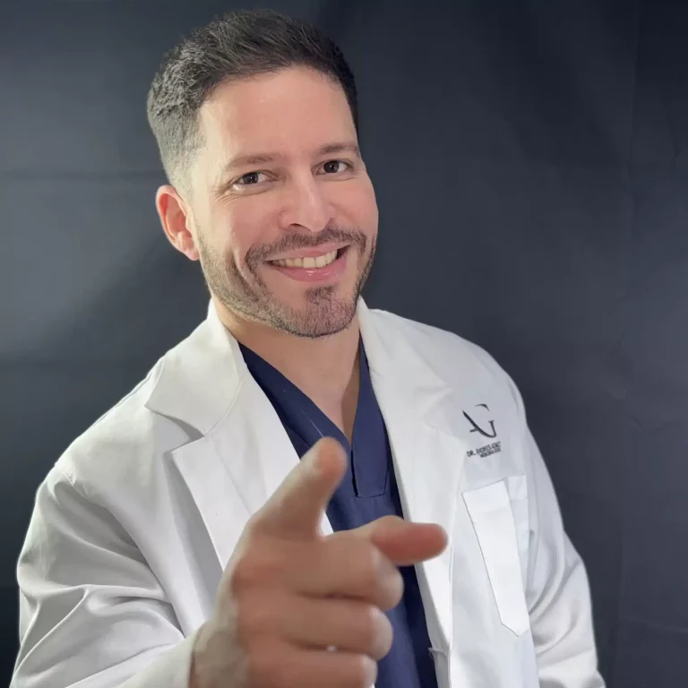 Dr Andrés Gómez